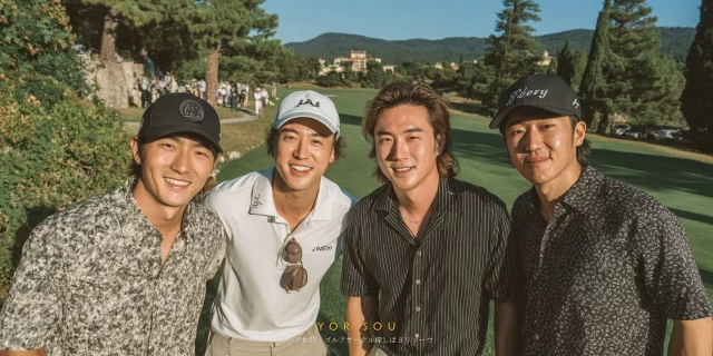 新宿区西新宿在住の30〜40代男性ゴルファー4人が、都心近郊のゴルフ場でラウンド後に笑顔で並んでいる様子