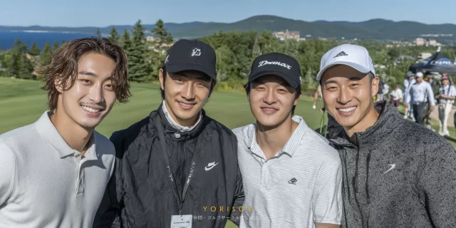 八幡平市平舘エリアの自然に囲まれたゴルフ場で、防寒ウェアを着たゴルファーがバストアップで写り、天候を気にせず楽しむ地域らしいラウンド風景