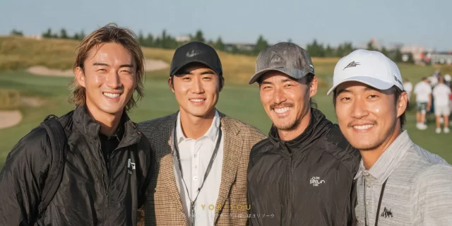 多摩市聖ヶ丘在住の30代男性ゴルファー4人が、ラウンド後に肩を並べて撮影している様子