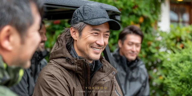 千代田区内神田エリアのゴルフ帰りに男性グループが談笑｜千代田区内神田で同世代ゴルフ仲間を探すシーン