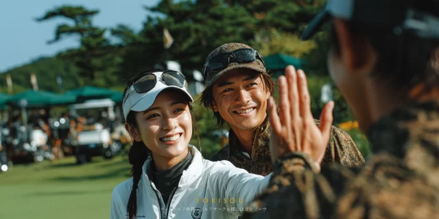 広島市安佐北区のゴルフ場で、晴天の中ラウンド後に並んだ30代〜40代男性ゴルファー4人のバストアップ