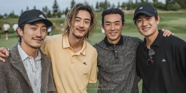 富山市山室エリアのゴルフ場で、40〜50代の女性ゴルファー4人がゴルフウェア姿でバストアップになり、ラウンド後に明るく笑顔を交わしている様子