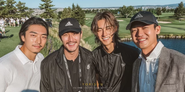 世田谷区深沢四丁目周辺のゴルフ場で、20代〜30代の男性ゴルファー4人がゴルフウェア姿で記念撮影している様子