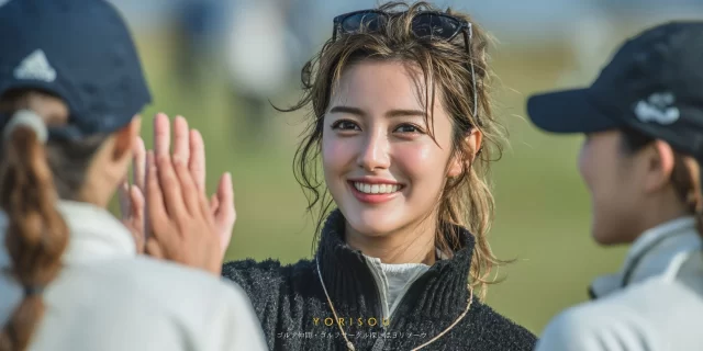 豊島区、参加したゴルファーたちが談笑しながら並ぶ、ラウンド後の和やかなシーン