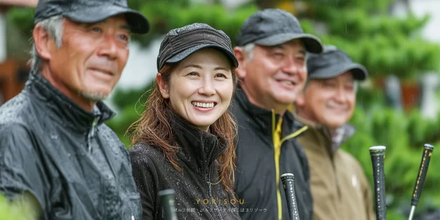 稲城市矢野口・東長沼周辺から集まったゴルフ仲間が、続けやすい関係性で自然に並んでいる集合写真