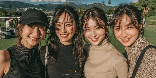 岸和田市春木本町エリアから参加した30代女性ゴルファーが、ラウンド後に自然光の中で振り返り微笑むゴルフウェア姿のバストアップ写真