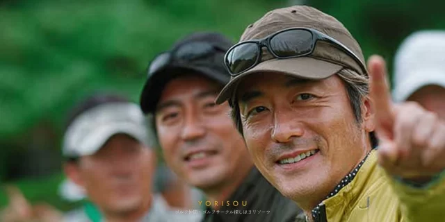 小牧市小木東在住の30代〜40代男性ゴルファー4人が、練習後に集まって撮影したバストアップ写真。レベル感を揃えて楽しむ小牧市の練習熱心な層。