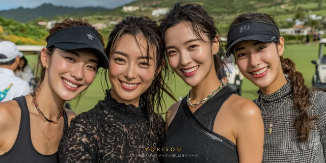 松戸市東松戸方面のゴルフ場で、20〜30代女性ゴルファー4人がラウンド後に並び、ゴルフウェア姿でバストアップ撮影している様子