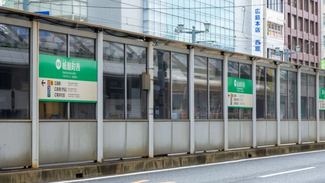 紙屋町西駅周辺の街並みとインドアゴルフ体験がしやすいエリアの様子
