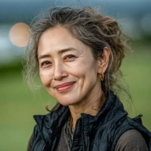 大阪市阿倍野区在住の50代女性が、平日ゴルフを楽しむ様子を写したバストアップ写真