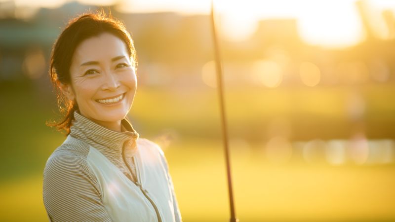 ゴルフ仲間 ヨリソーウSNS事例ゴルフを楽しむ女性