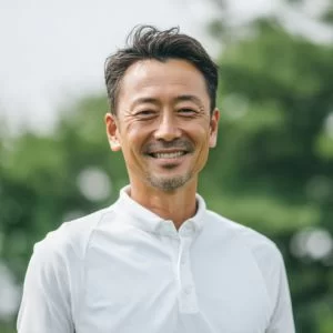 市原市ちはら台在住の高橋さん（40代男性）、平均スコア95の練習熱心なゴルファーがゴルフ場で穏やかに微笑む様子